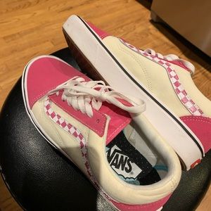 Vans - women’s shoes pink and white